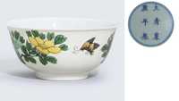 (1662-1722) A FINE FAMILLE VERTE BISCUIT-ENAMELLED INCISED BOWL